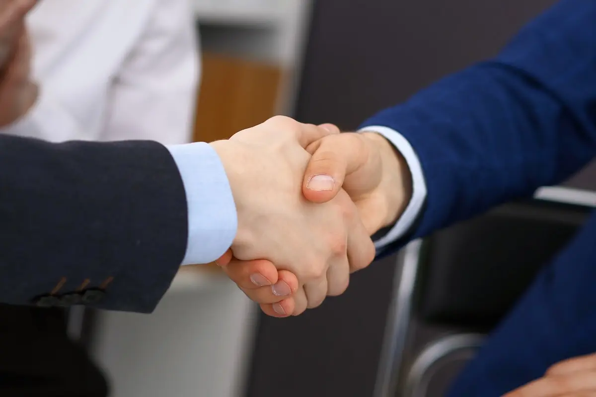 整骨院業界のM&A・事業承継の動向!現状やメリット、売却価格相場や最新事例も解説